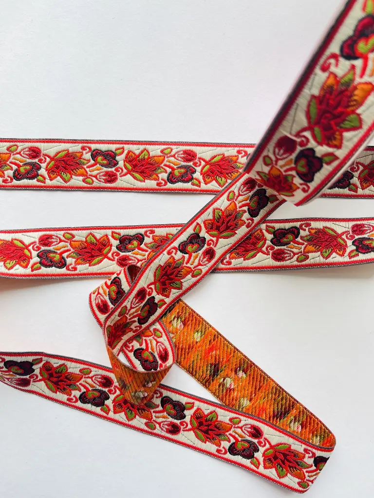 Tira Bordada Blanca.webp