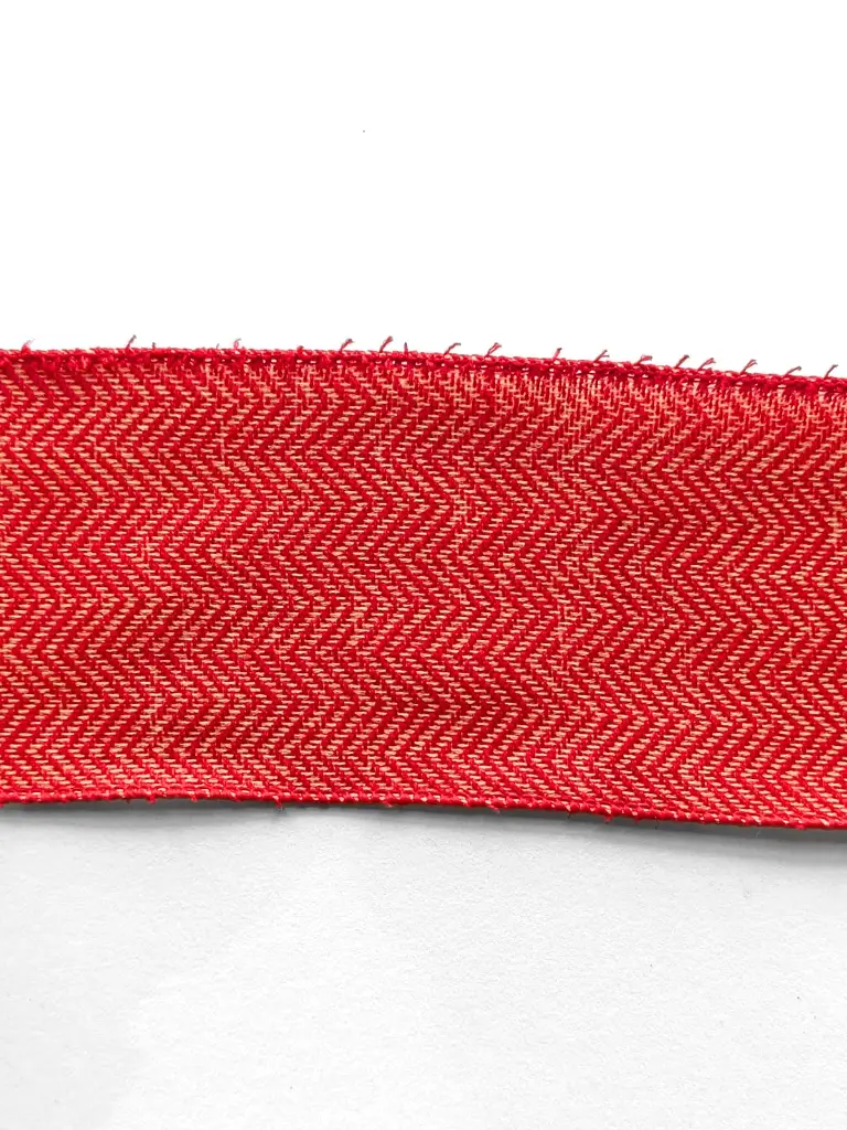 Listón Navideño - Líneas Beige & Rojo 4"
