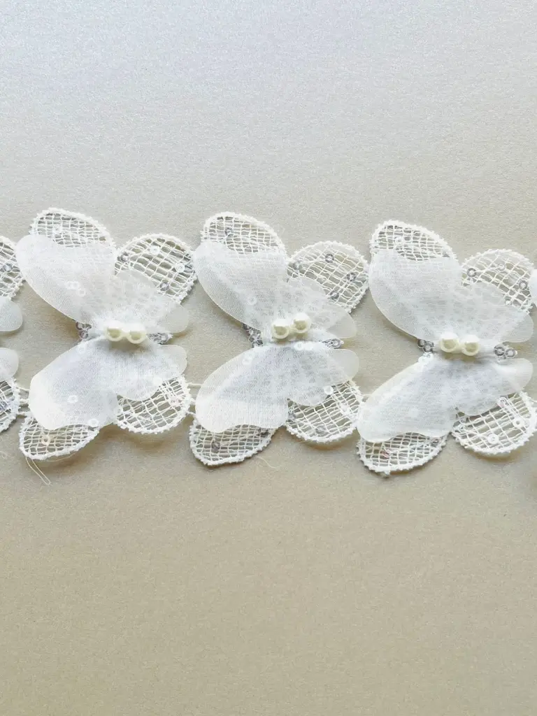 M - Guipur - Mariposas Blancas