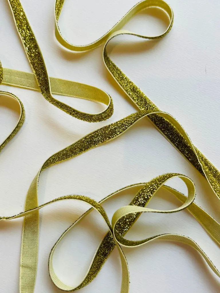 Listón de Terciopelo Escarchado - Dorado 3/8"