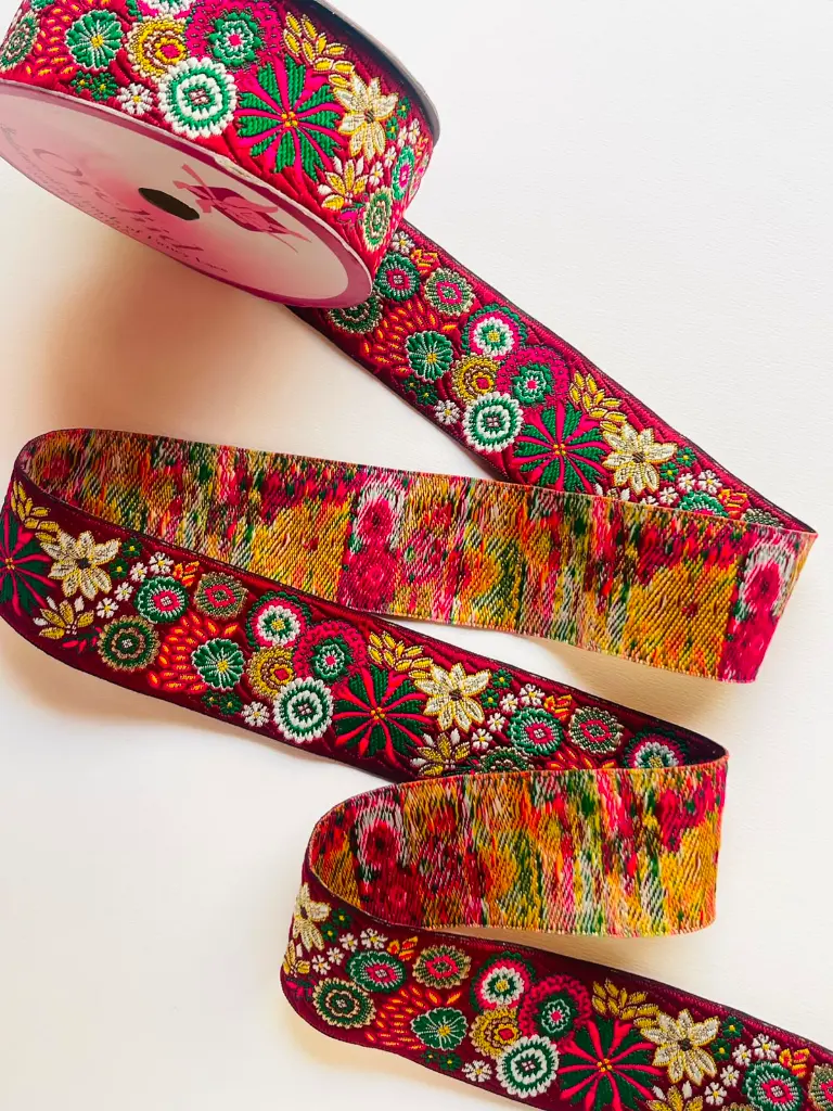 MH - Tira Hindu Bordada 5 cm Vino Flores Verdes