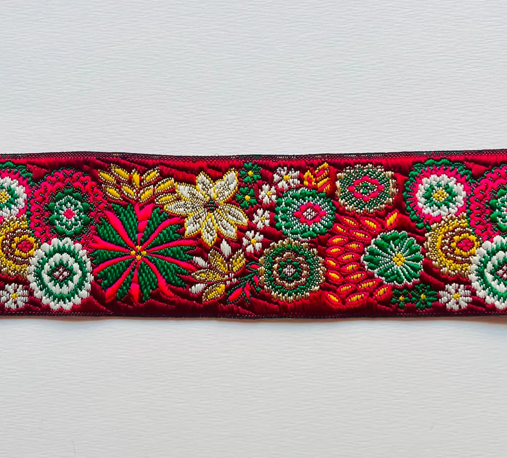 MH - Tira Hindu Bordada 5 cm Vino Flores Verdes
