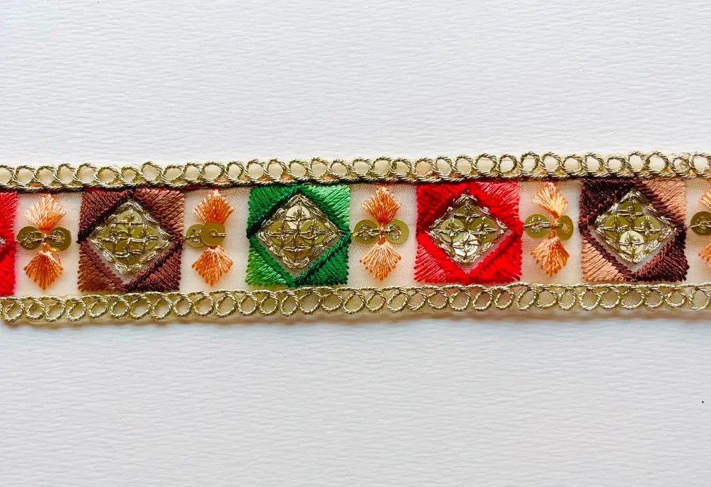 MH - Tira Hindu Bordada 3 cm Durazno