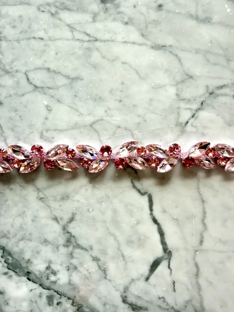tira pedreria rosa
