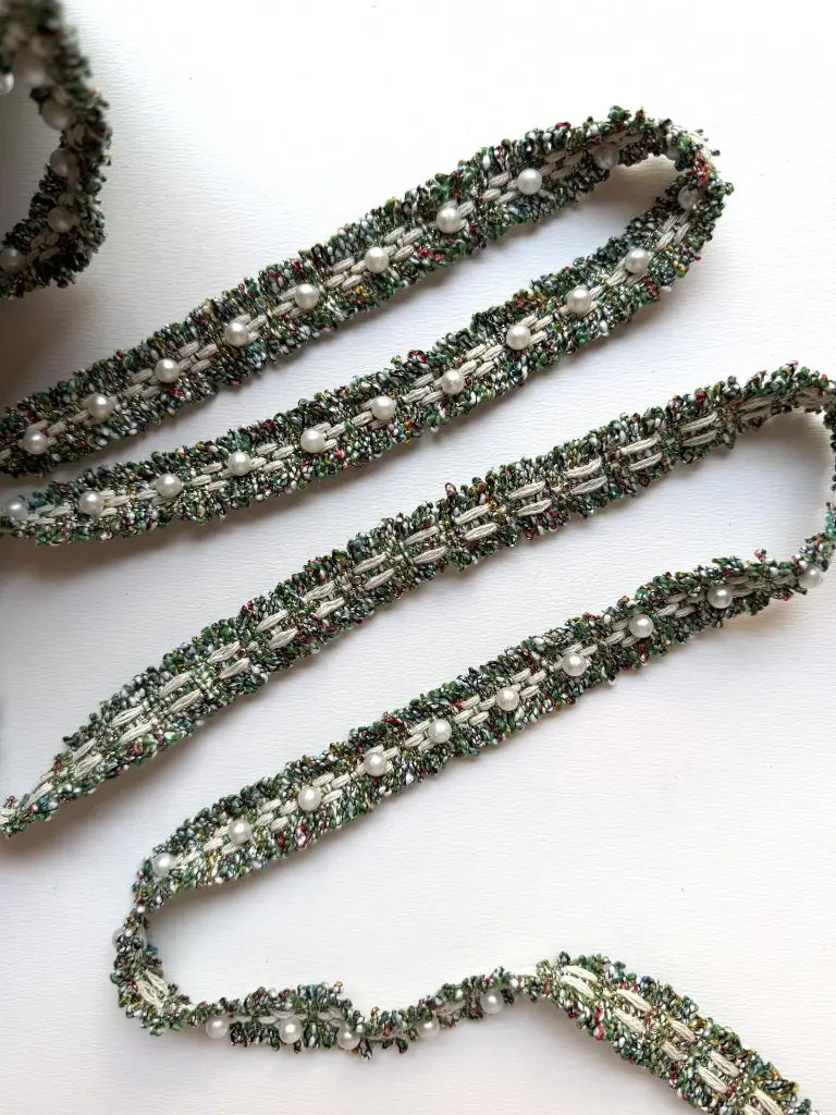 Pasamanería Entramada Tweed Chanel con Perlas Verde Multicolor1.webp