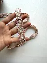 Pasamanería Entramada Tweed Chanel con Perlas Rosa Pastel.webp