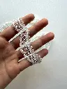 encaje con perlas