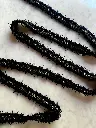 Pasamanería Negro Tipo Tweed con Bordes Deshilachados y Centro Dorado2.webp