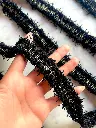 Pasamanería Negro Tipo Tweed con Bordes Deshilachados y Centro Dorado.webp