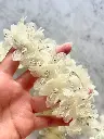 M - Tira de Flores de Organza Ivory y Pedrería.webp
