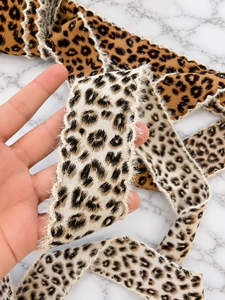 liston animal leopardo navidad.webp