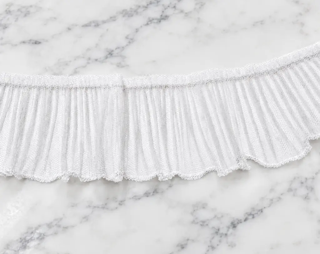 encaje tul plisado color blanco.webp