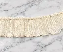 encaje tul plisado color crema.webp