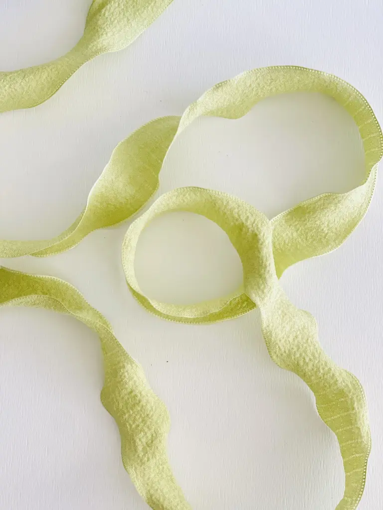 liston ondulado floral verde limon