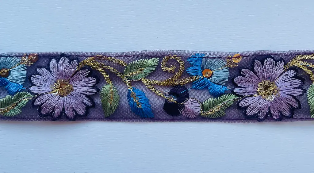 MH - Tira Bordada Dalia 4cm- Morado