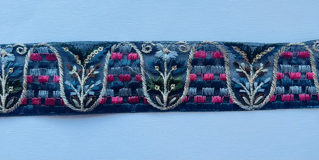 MH - Tira Bordada Tulipan 3.8 cm - Negro