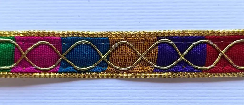 MH - Tira Hindú 3/8" - Oro y Arcoíris.