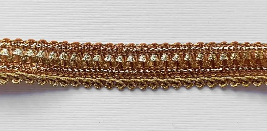 MH - Tira Hindú Metalico 5/8" - Oro.