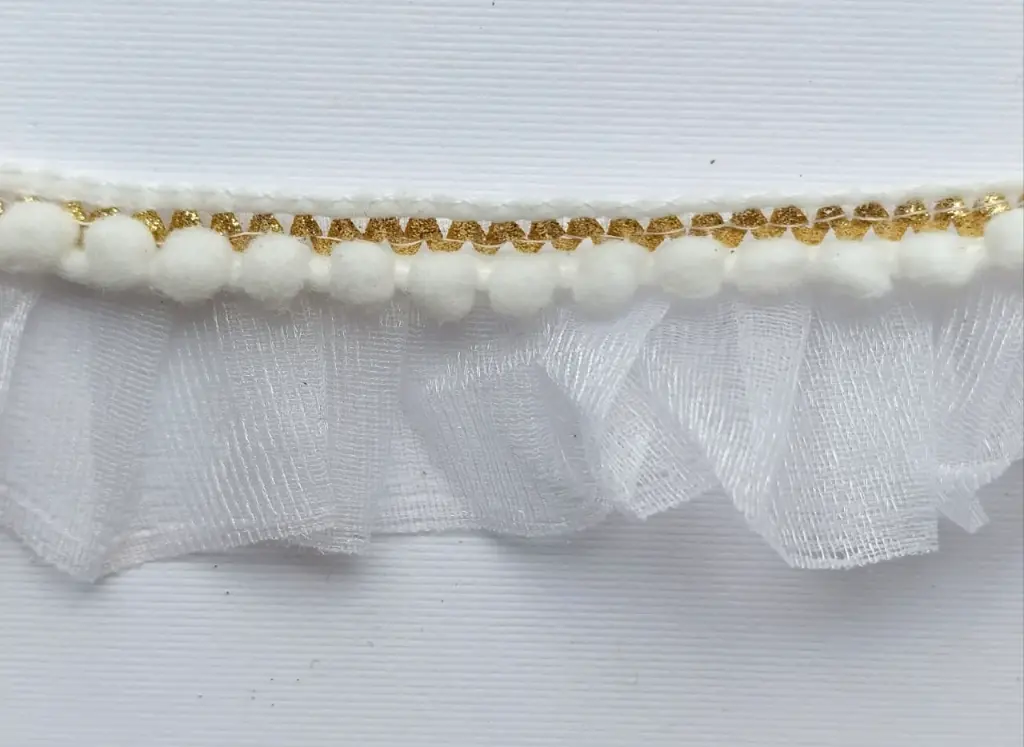 Tira Hindú de Tul y Pom Pom 4cm - Blanco