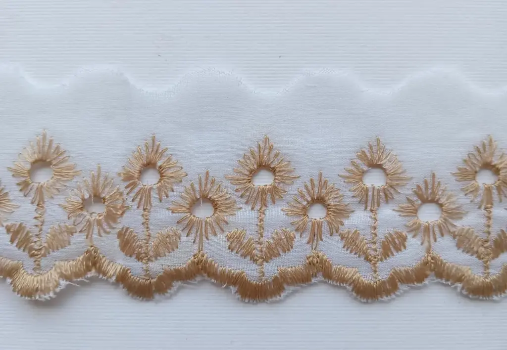 MH - Tira Flores Bordada 4cm - Café