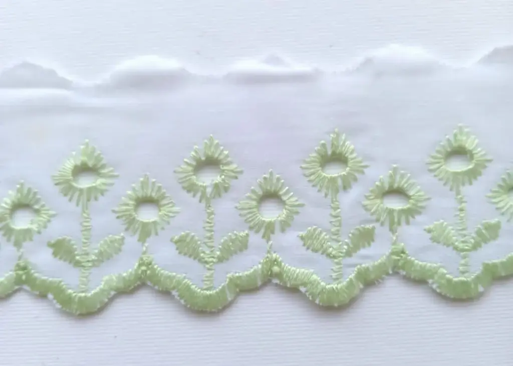 MH - Tira Flores Bordada 4cm - Menta.