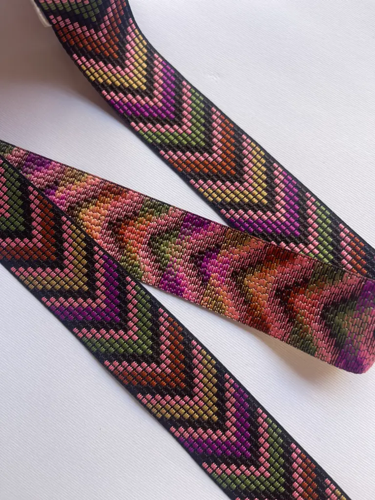 MH - Mosaico Bordado - Flechas Cafe