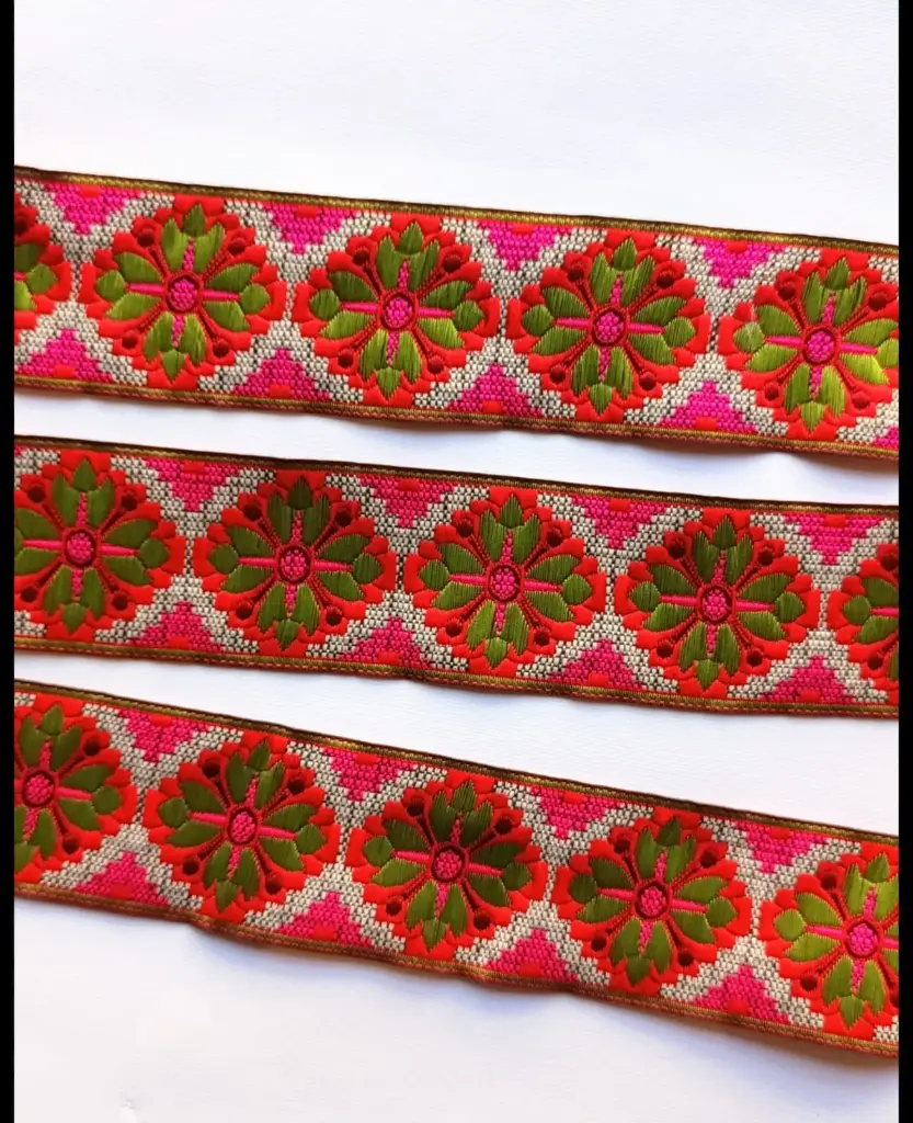 MH - Tira Bordada - Jardín Rojo