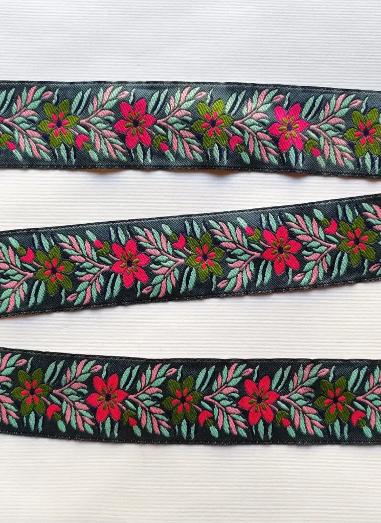 MH - Tira Bordada - Flores Rosas