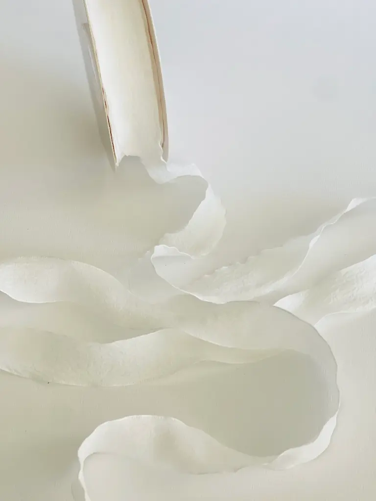 Listón Ondulado Floral - Blanco