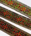 MH - Tira Hindu Bordada 7.5 cm Negro Oro Flores Rojas