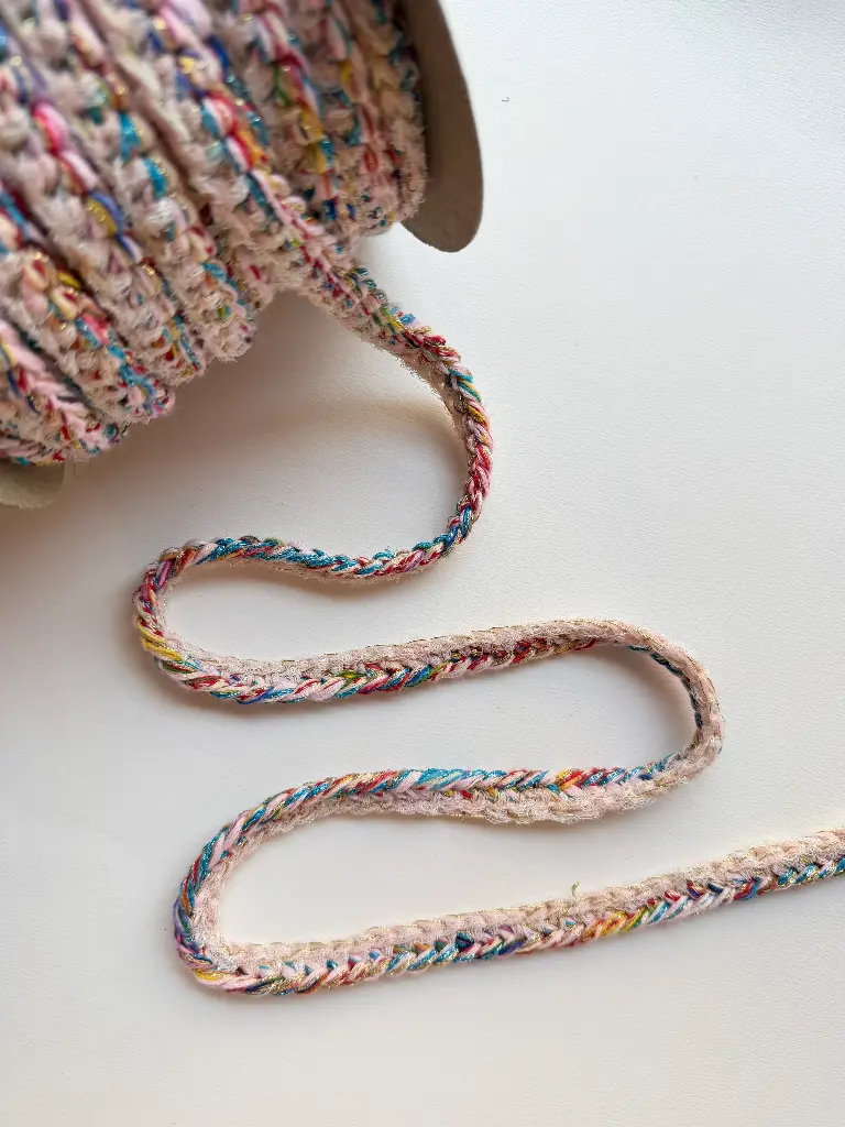 Pasamanería Trenzada Multicolor y Felpado Rosa