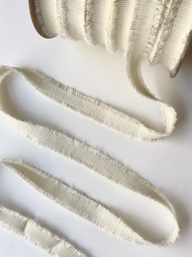 Pasamanería Grogrén Marfil con Bordes Felpados y Dorado