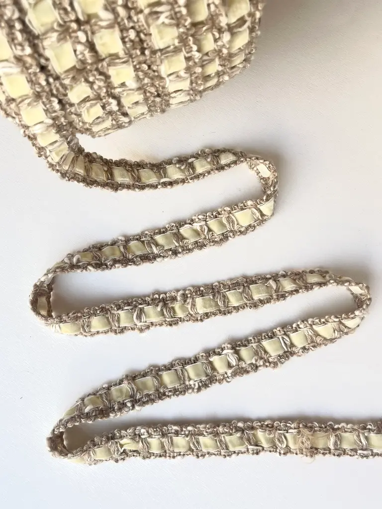 Pasamanería Tejida Arena con Terciopelo Beige y Dorado