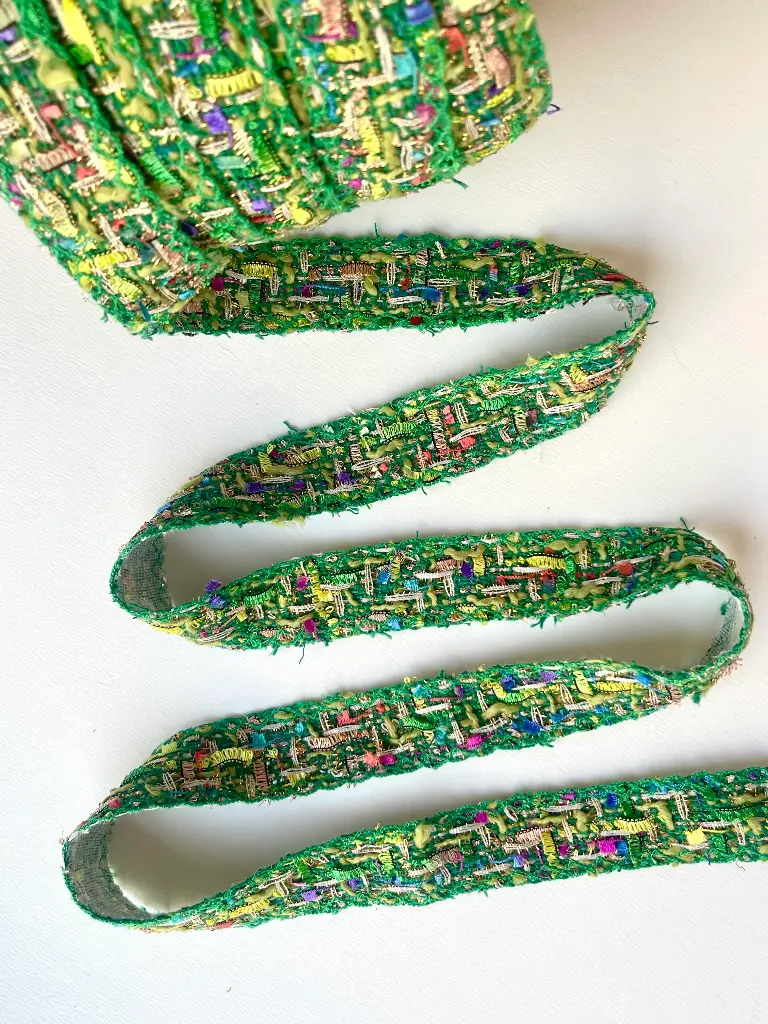 Pasamanería Estilo Tweed Verde Esmeralda Multicolor y Dorado