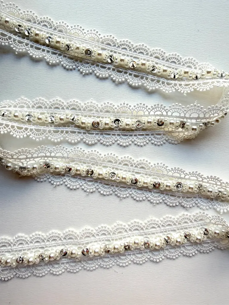 Encaje Doble Festón con Pedrería Rhinestone y Perlas