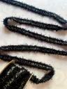 Pasamanería Negro Tipo Tweed con Bordes Deshilachados y Centro Dorado