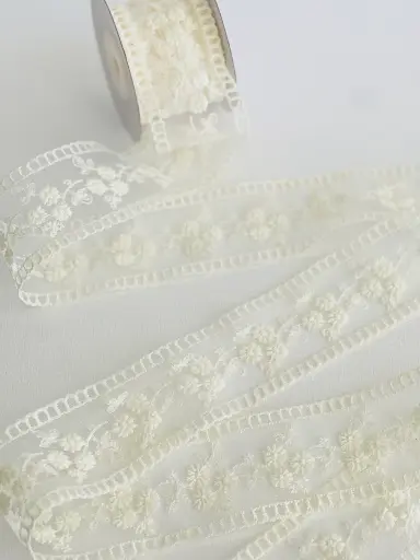 [4400] Listón Encaje Hollow - Flores Ivory