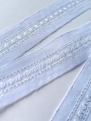 [TC-26186-BL] M - Tira Bordada 4 cm - Blanco